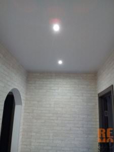 Точечные светильники в натяжном потолке<br><small></small>